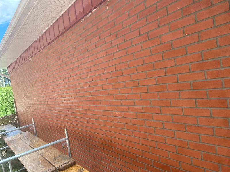 Mur de brique après le rejointement