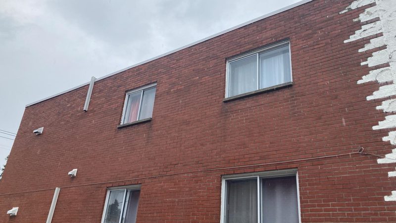 Le mur terminé, où le linteau remplacé ne se voit plus